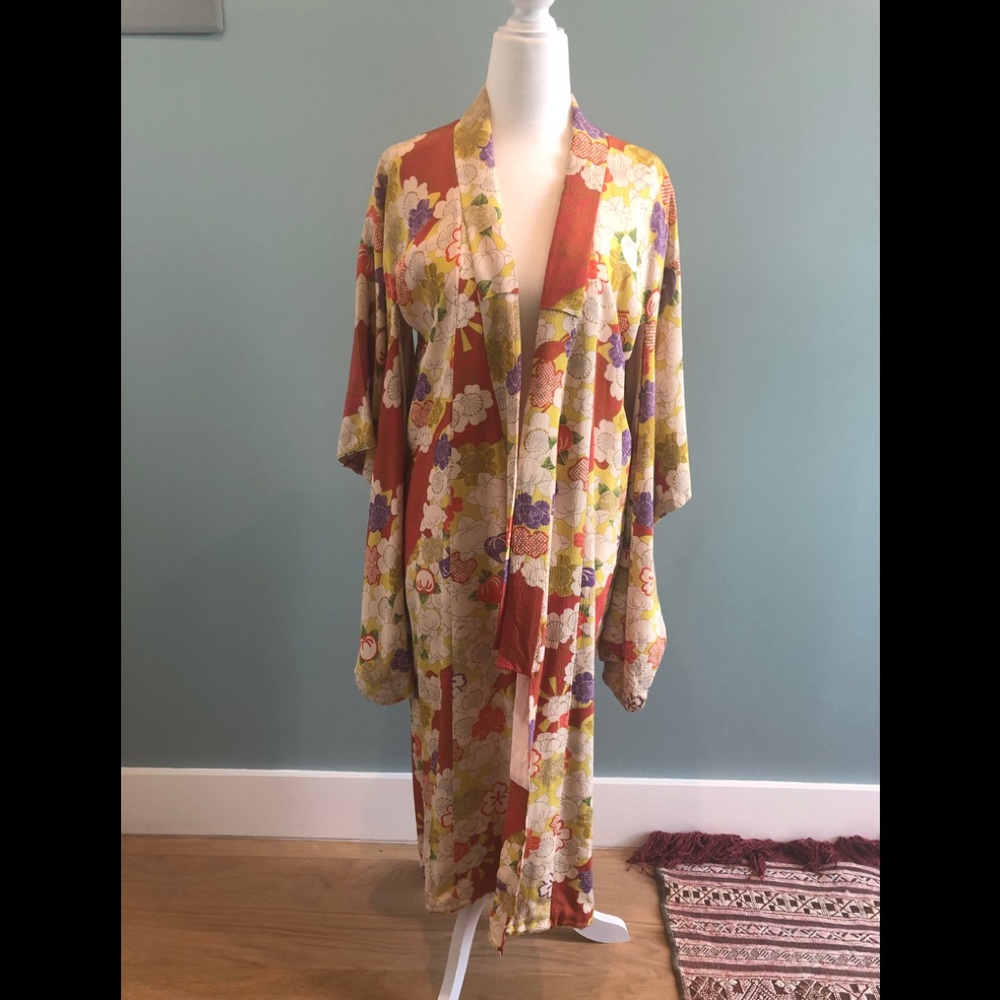 Vintage 1960s Japanese kimono - size medium?